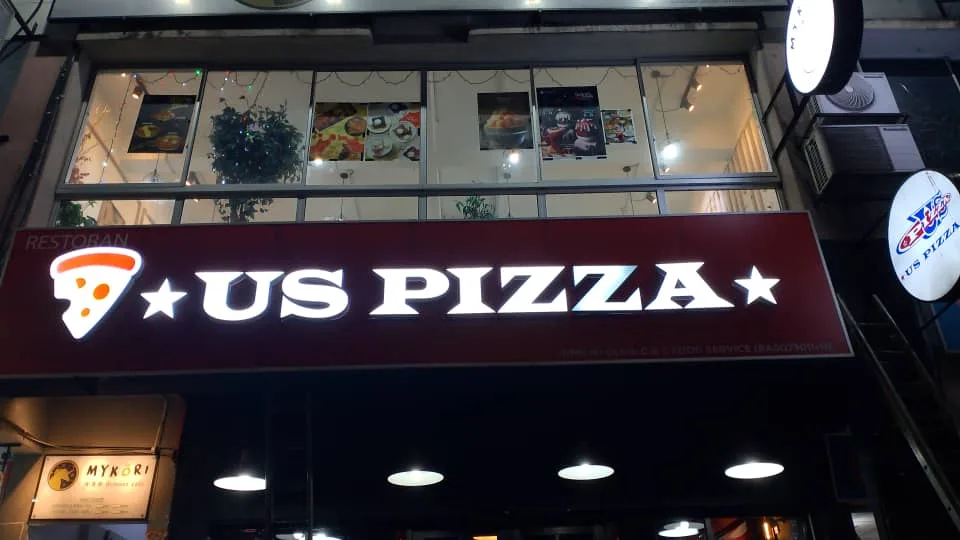 3D Box Up with Light Frontlit Signboard for US Pizza